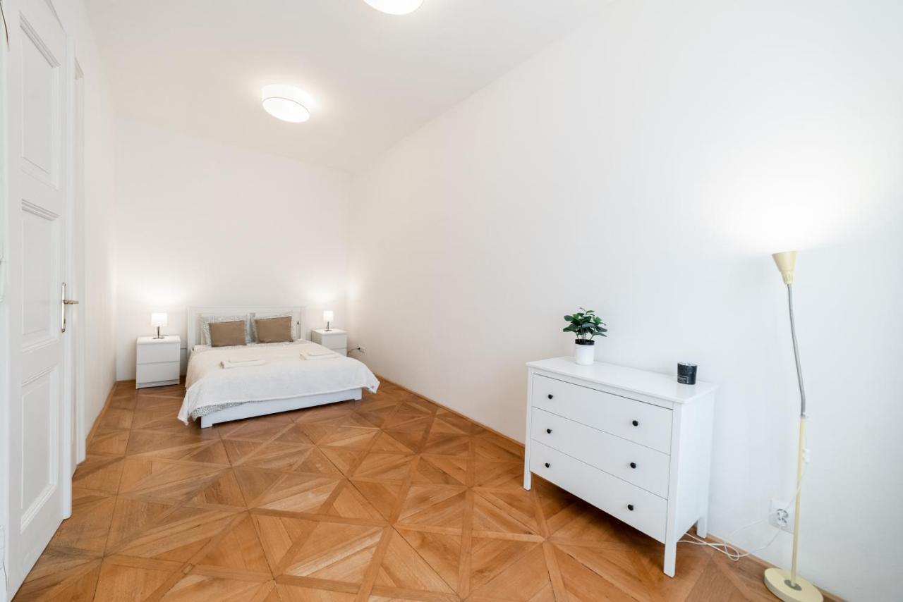 Exclusive Apartment Near Kafka'S Head Прага Экстерьер фото