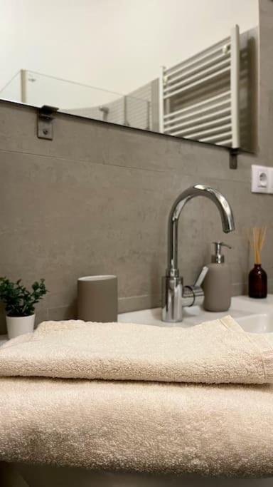 Exclusive Apartment Near Kafka'S Head Прага Экстерьер фото